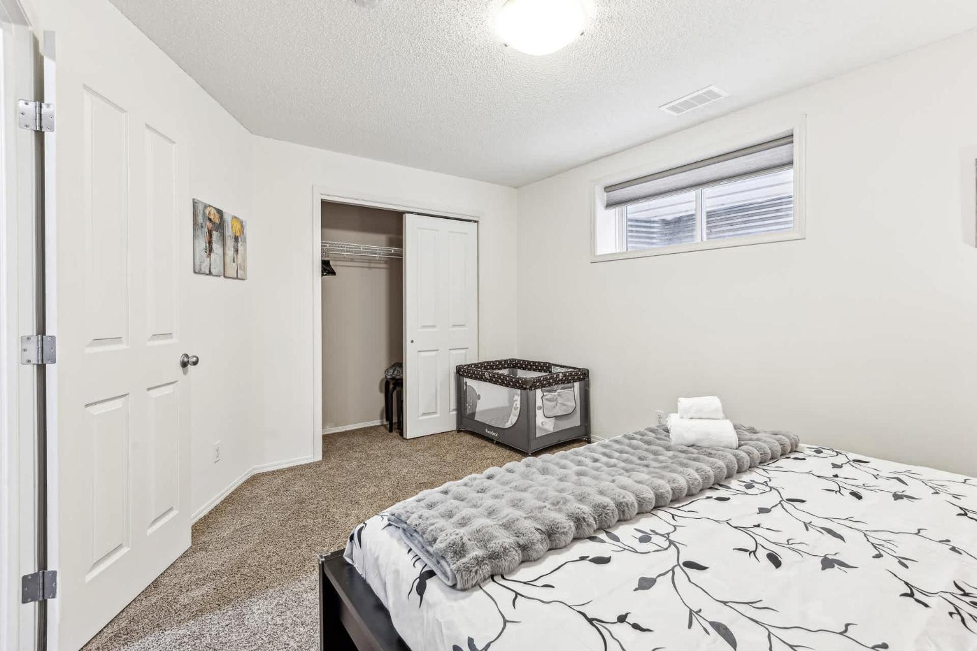 Basement In - Short Drive To Banff