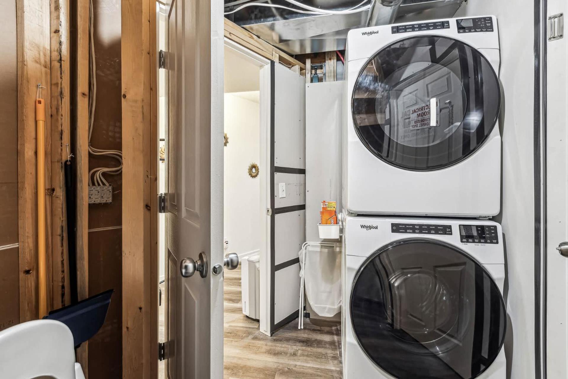 Basement In - Short Drive To Banff * Calgary